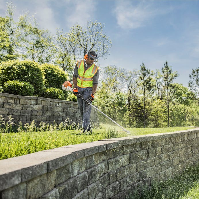 STIHL® FS 94 R – Gas String Trimmer | 24.1cc STIHL® Engine