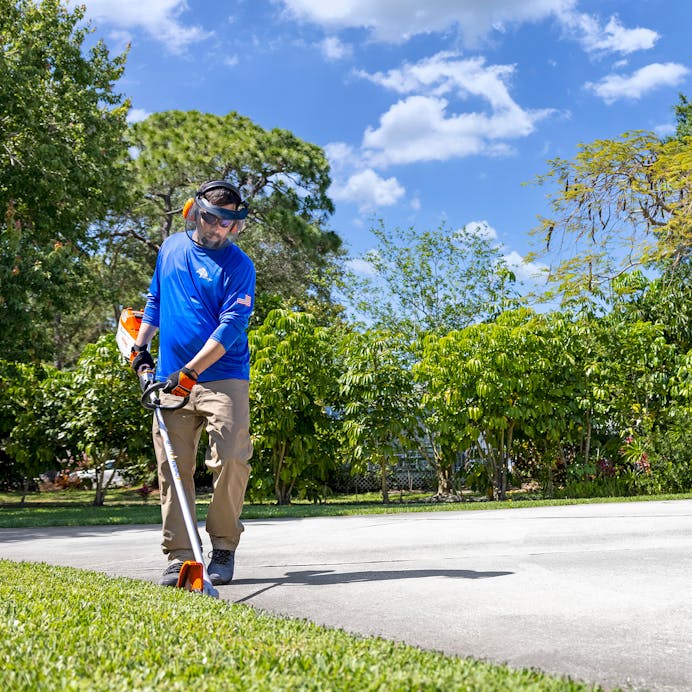 STIHL® FCA 140 Cordless lawn edger