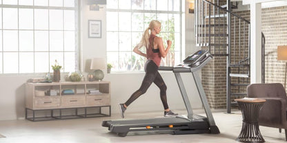 NordicTrack T-Serie: Laufband mit Steigung, Bluetooth, 136 kg Traglastl