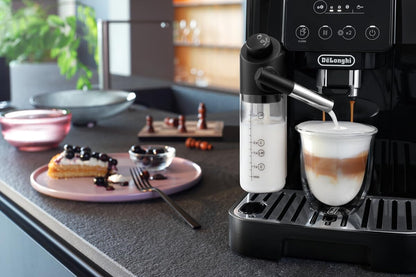 De'Longhi Magnifica Start Kaffeevollautomat, LatteCrema-Milchsystem, Espresso, Cappuccino, Soft-Touch, Schwarzd