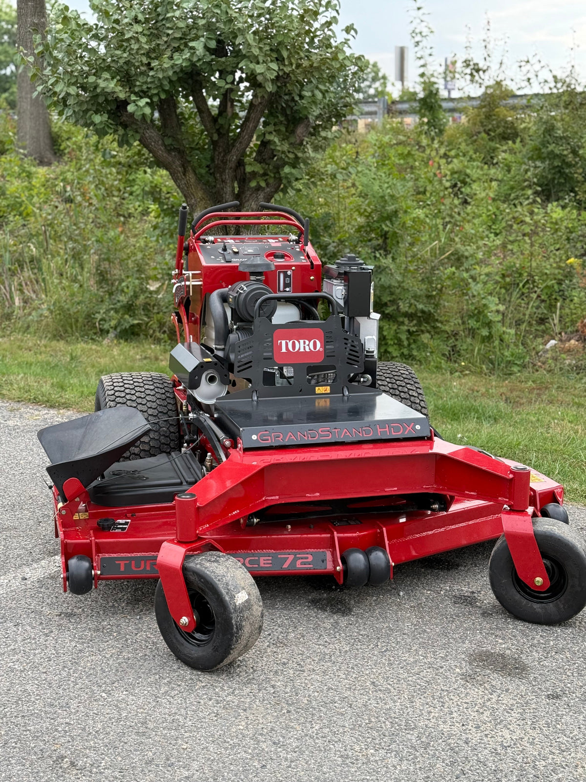 Toro GrandStand® HDX 72 in. 37 hp 993 cc EFI with Oil Guard (72517)