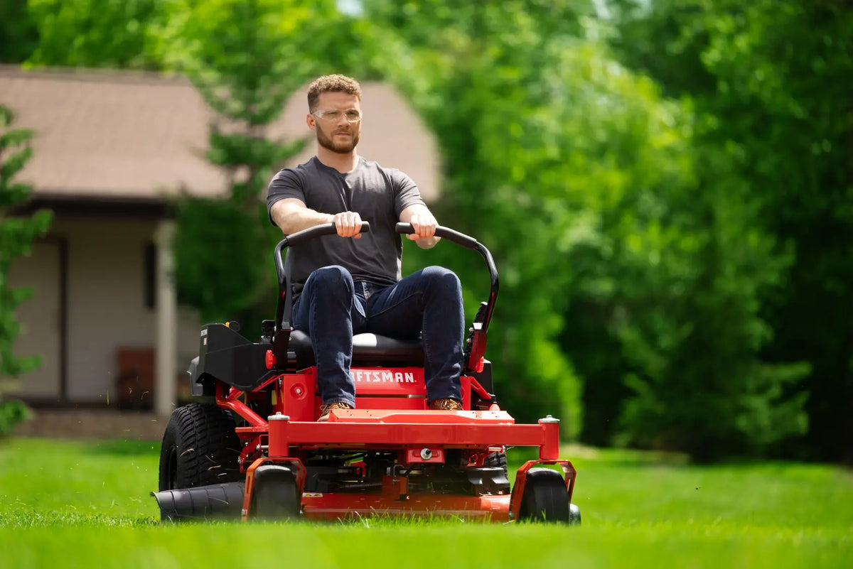 CRAFTSMAN Z3200 Gas Zero-Turn Riding Lawn Mower 106.7cm